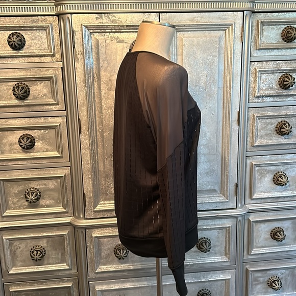 Nike dry fit see-through a workout top - Picture 3 of 13